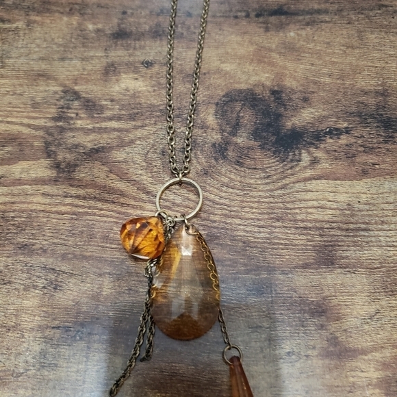 3/$15 amber colored gems statement necklace - Picture 2 of 6